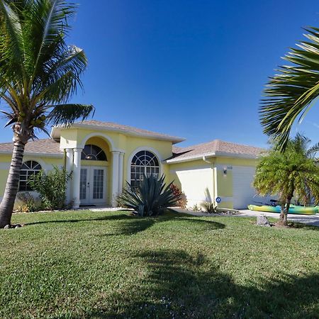 Enchanting Home Nestled Serenely Along A 100-Foot Freshwater Canal - Palm Breeze Cape Coral Exterior photo