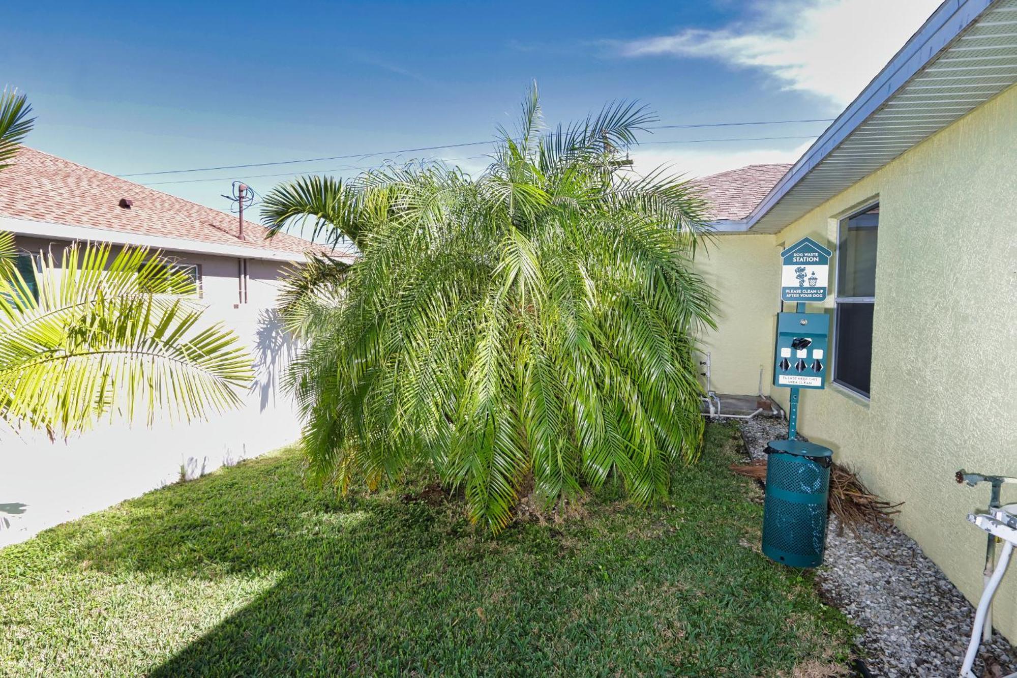 Enchanting Home Nestled Serenely Along A 100-Foot Freshwater Canal - Palm Breeze Cape Coral Exterior photo