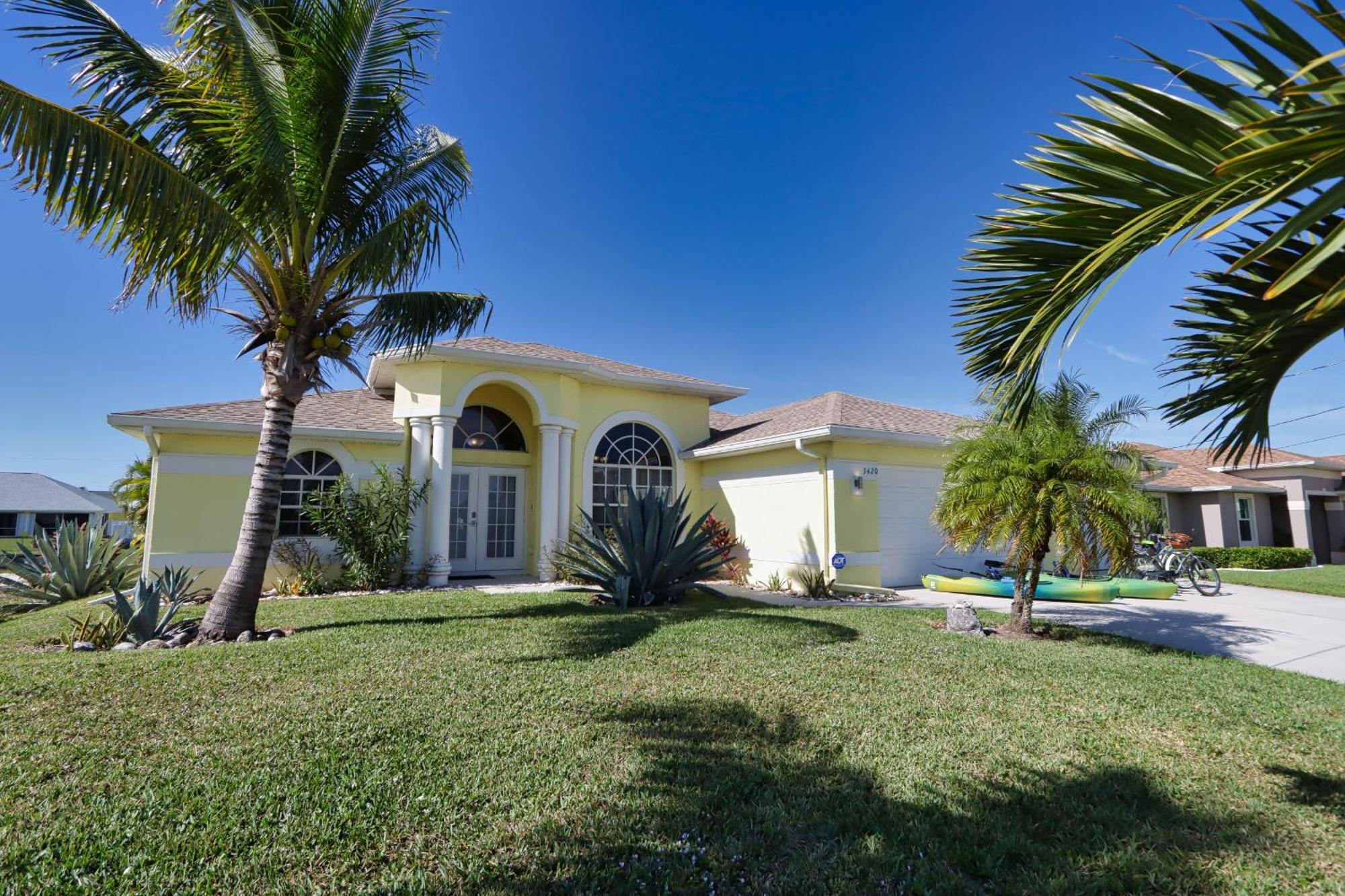 Enchanting Home Nestled Serenely Along A 100-Foot Freshwater Canal - Palm Breeze Cape Coral Exterior photo